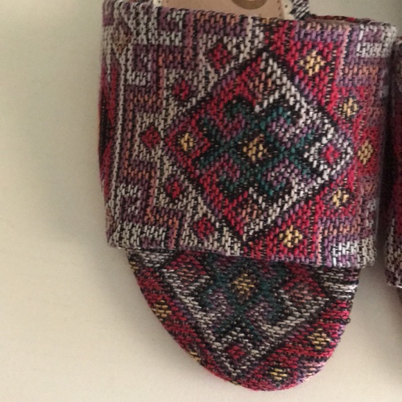 Sam Edelman Liliana red Navajo sandals. - Picture 2 of 5